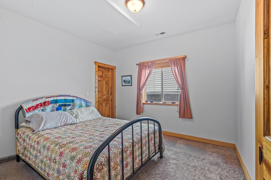 More Photos Of 302 Berger St, Riggins Apartments For Sale