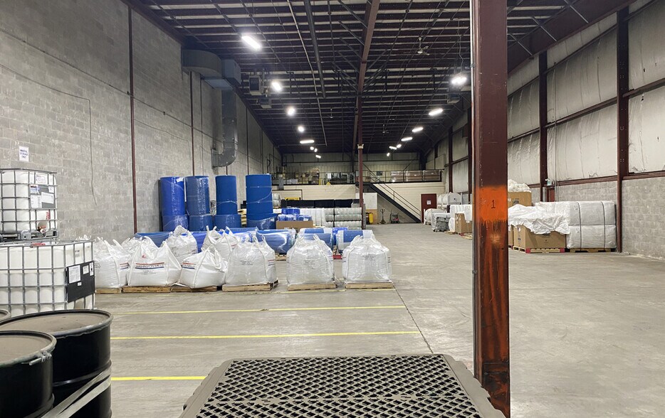 More Photos Of 2021 Rogers Rd, Perth Warehouse For Sale