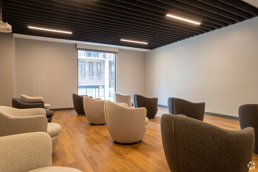 More Photos Of 18 High St, New Haven Apartments For Lease
