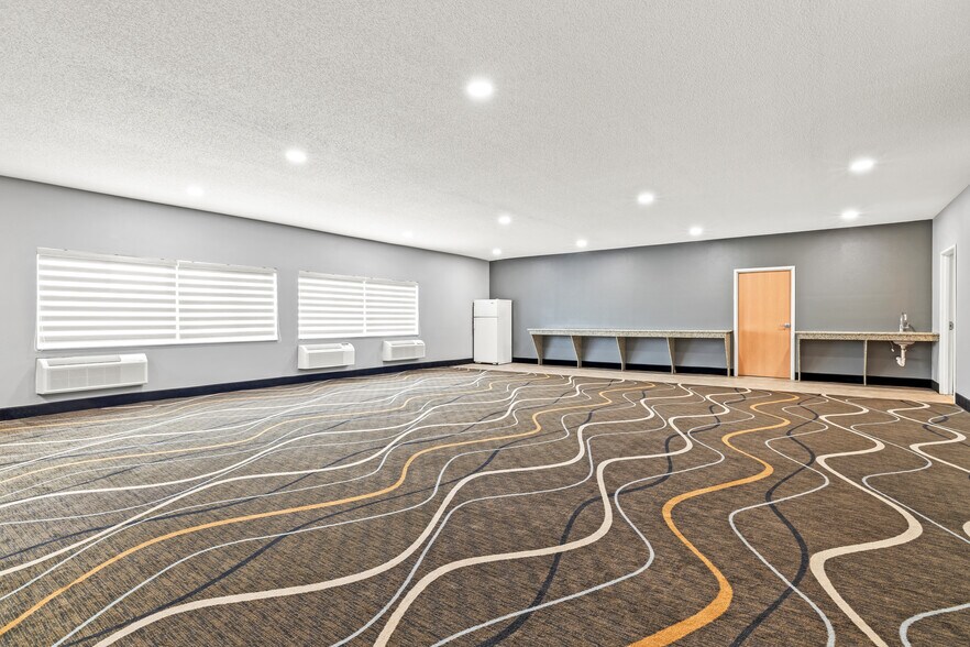 More Photos Of 50663 Oak Grove Rd, Osseo Hotel For Sale