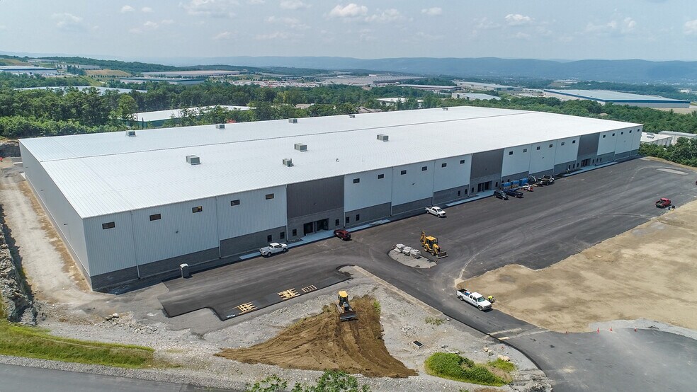 More Photos Of 130-150 Independence Dr, Pittston Township Warehouse For Lease