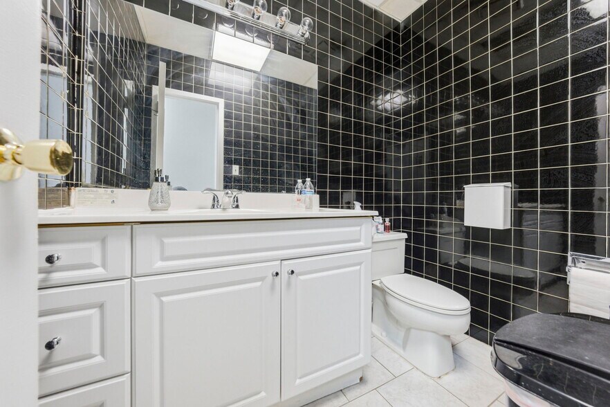 More Photos Of 1245 US 1, Edison Medical For Lease