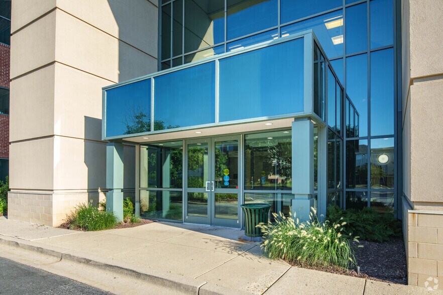 More Photos Of 130 Admiral Cochrane Dr, Annapolis Medical For Sale