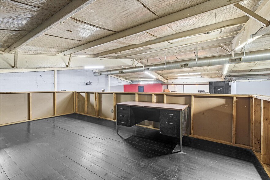More Photos Of 125 Burrell Dr, Dallas Service For Lease