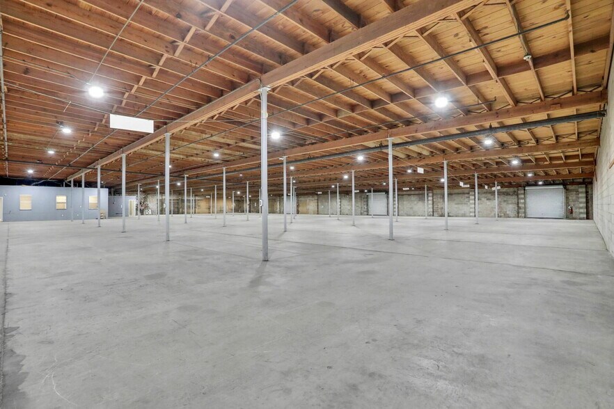 More Photos Of 1500-1526 Industrial Blvd, Jacksonville Warehouse For Lease
