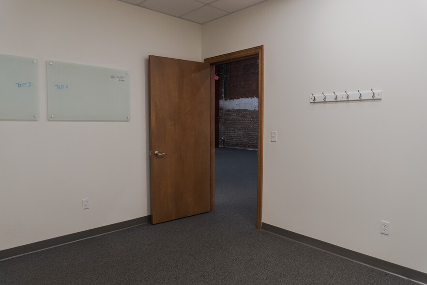 More Photos Of 1425 S 13th St, Omaha Storefront For Lease