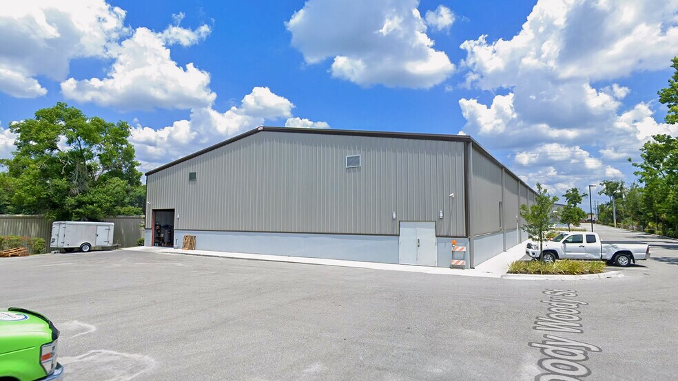 More Photos Of 14180 E Colonial Dr, Orlando Warehouse For Lease