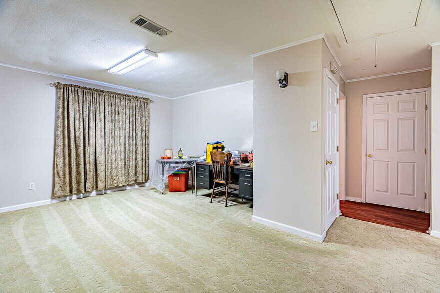 More Photos Of 2800 Lake Villa Dr, Metairie Flex For Sale