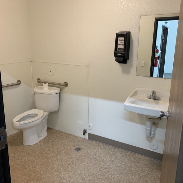 More Photos Of 6260 W 52nd Ave, Arvada Warehouse For Lease