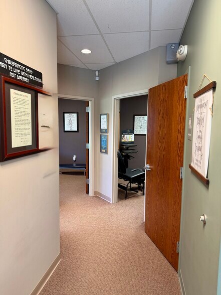 More Photos Of 1600 Commerce Park Dr, Chelsea Medical For Sale