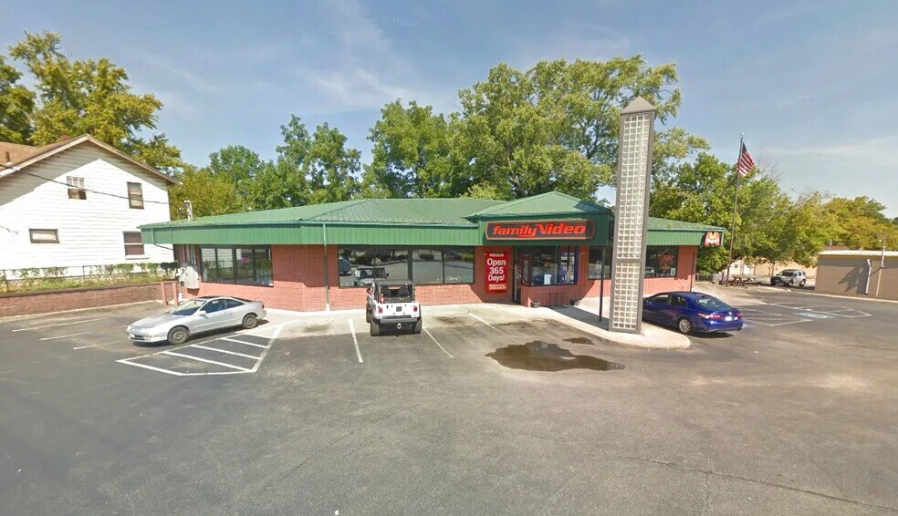 More Photos Of 2072 E Midlothian Blvd, Youngstown Freestanding For Lease