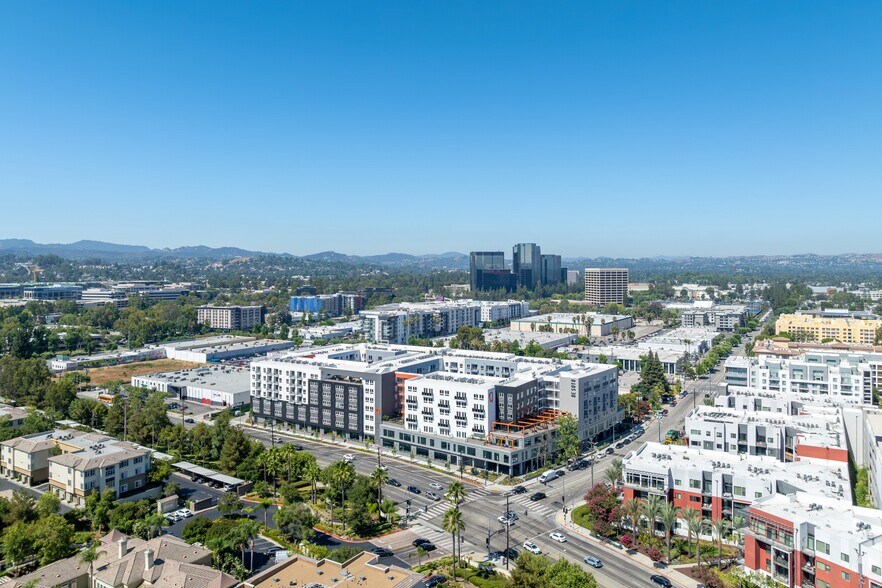 More Photos Of 21010 Erwin St, Woodland Hills Apartments For Lease
