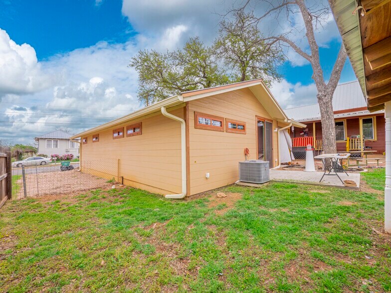 More Photos Of 1307 Wright St, Llano Freestanding For Sale