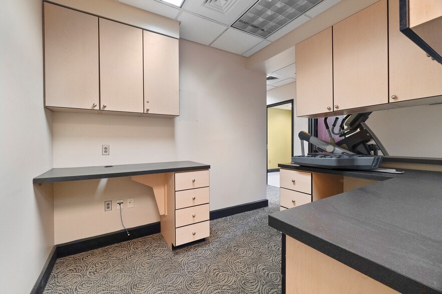 More Photos Of 191 W Plaza Dr, Mooresville Storefront Retail Office For Lease