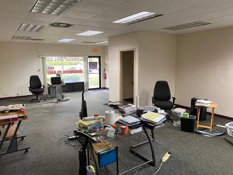 More Photos Of 214 S Military Trl, Deerfield Beach Warehouse For Lease
