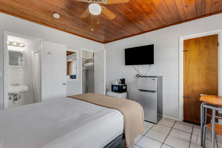 More Photos Of 340 Tamiami Trl S, Venice Hotel For Sale