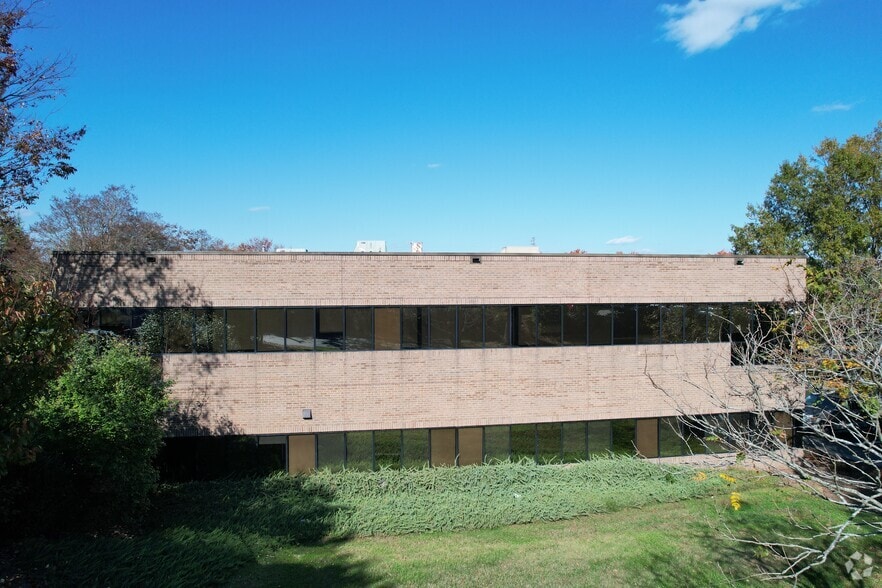 More Photos Of 730 Highland Oaks Dr, Winston-Salem Medical For Sale