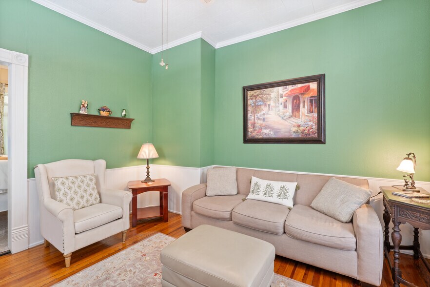 More Photos Of 5 Ojo St, Eureka Springs Hospitality For Sale