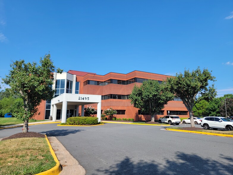 More Photos Of 21495 Ridgetop Cir, Sterling Medical For Lease