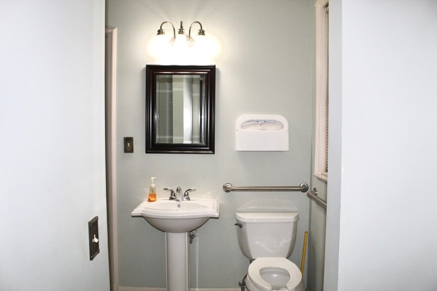 More Photos Of 2005 N Country Club Dr, Montgomery Schools For Sale