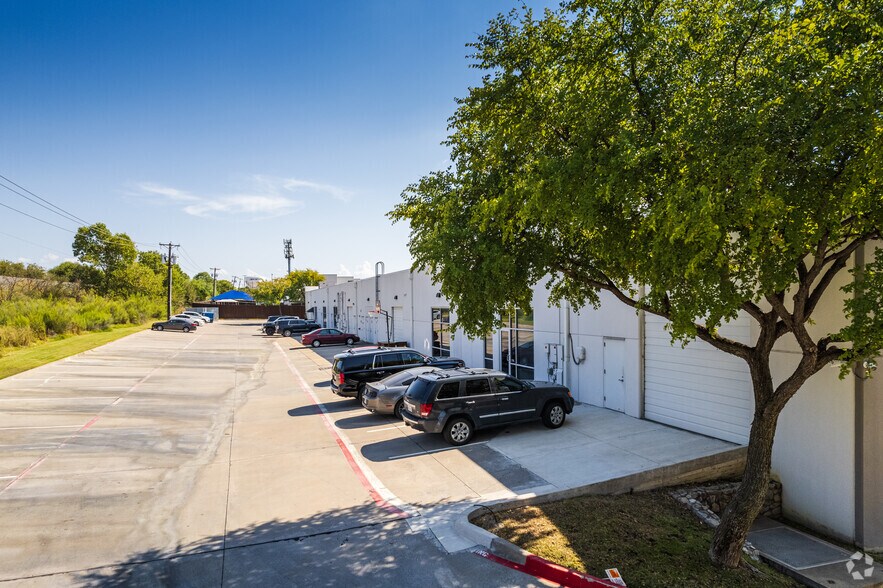 More Photos Of 4300 Marsh Ridge Rd, Carrollton Showroom For Sale
