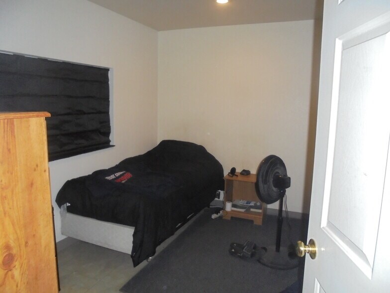 More Photos Of 127 S 1st St, Blythe Flex For Sale