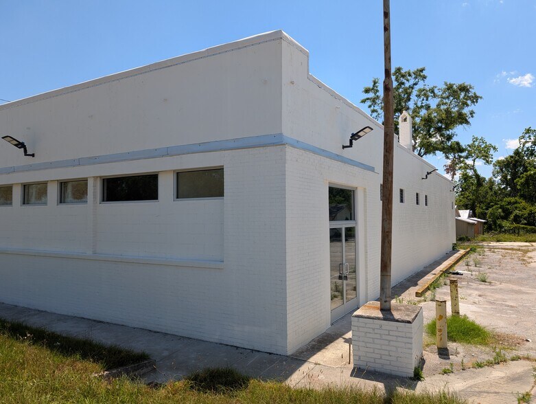 More Photos Of 550 S Patterson St, Valdosta Freestanding For Sale