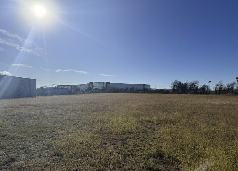 More Photos Of 16314 I-35 Frontage rd, Austin Land For Lease