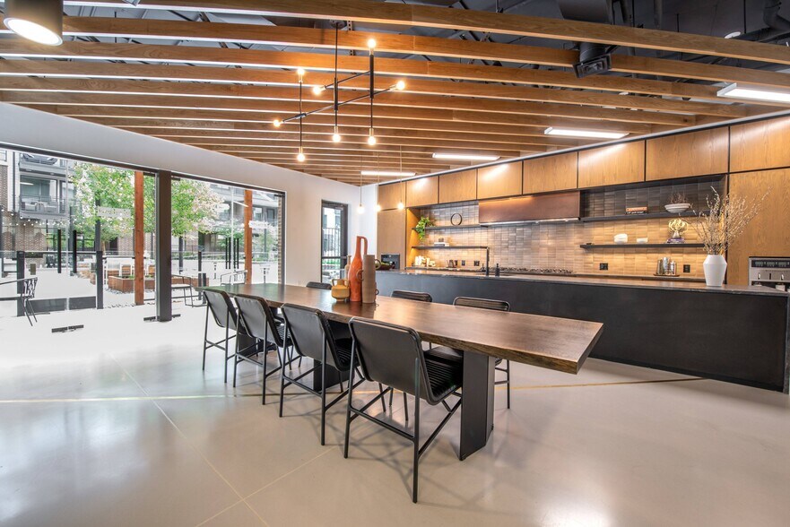 More Photos Of 411 W Commerce St, Dallas Apartments For Lease