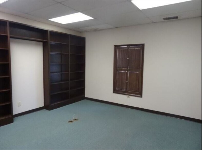 More Photos Of 310 Dick St, Fayetteville Office For Lease