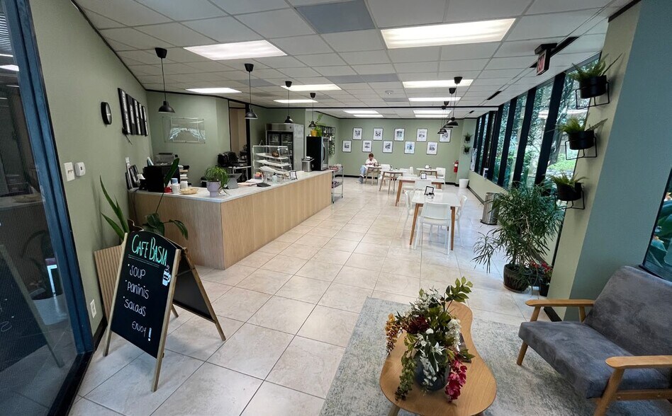 More Photos Of 9432 Katy Fwy, Houston Office For Lease