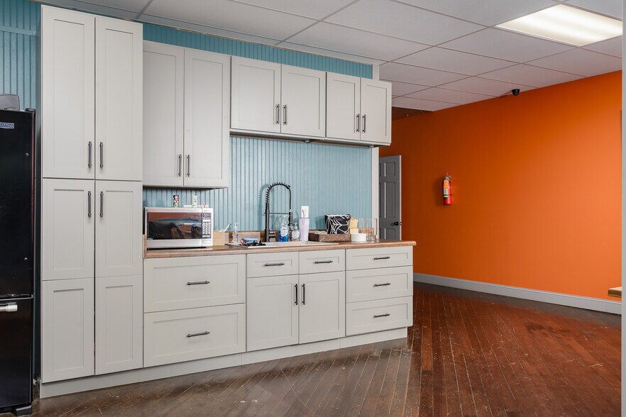 More Photos Of 109 N Court St, Florence Office For Sale