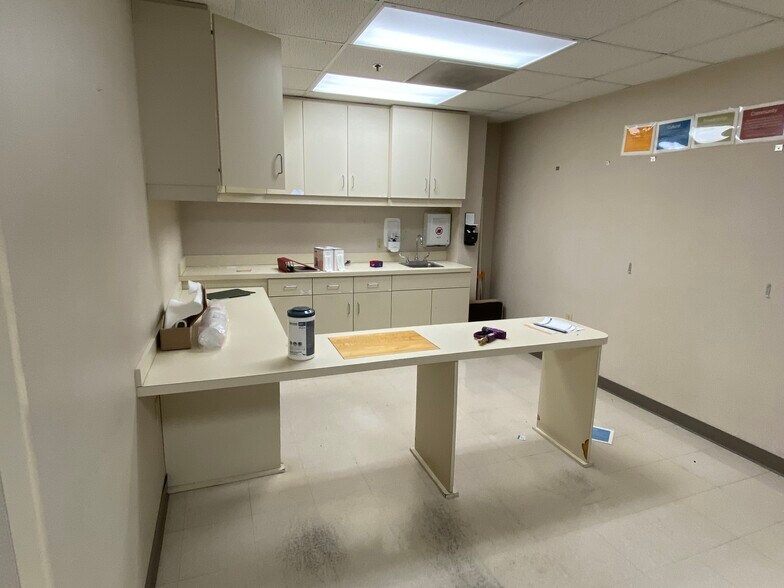 More Photos Of 2120 W Kearney St, Springfield Medical For Sale