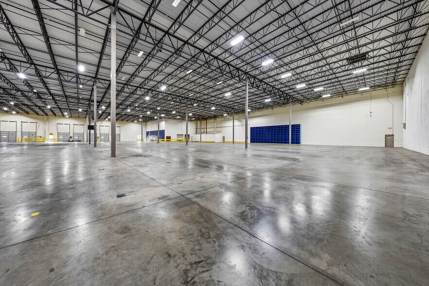 More Photos Of 4689 Industry Dr, Medford Distribution For Lease