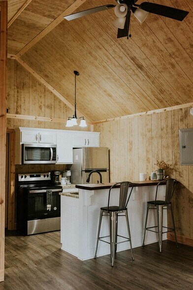 More Photos Of 896 Wilderness Rd, Mammoth Cave All Leisure For Sale