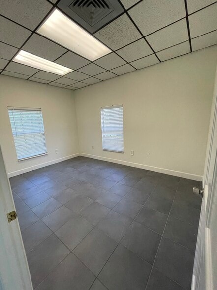More Photos Of 205 Montgomery Ave, Sarasota Office For Sale