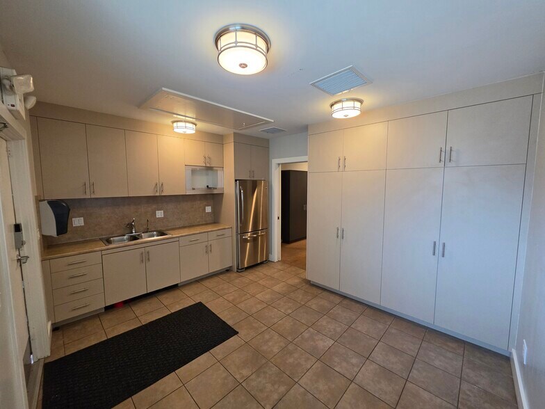 More Photos Of 11654 W Pico Blvd, Los Angeles Office For Lease