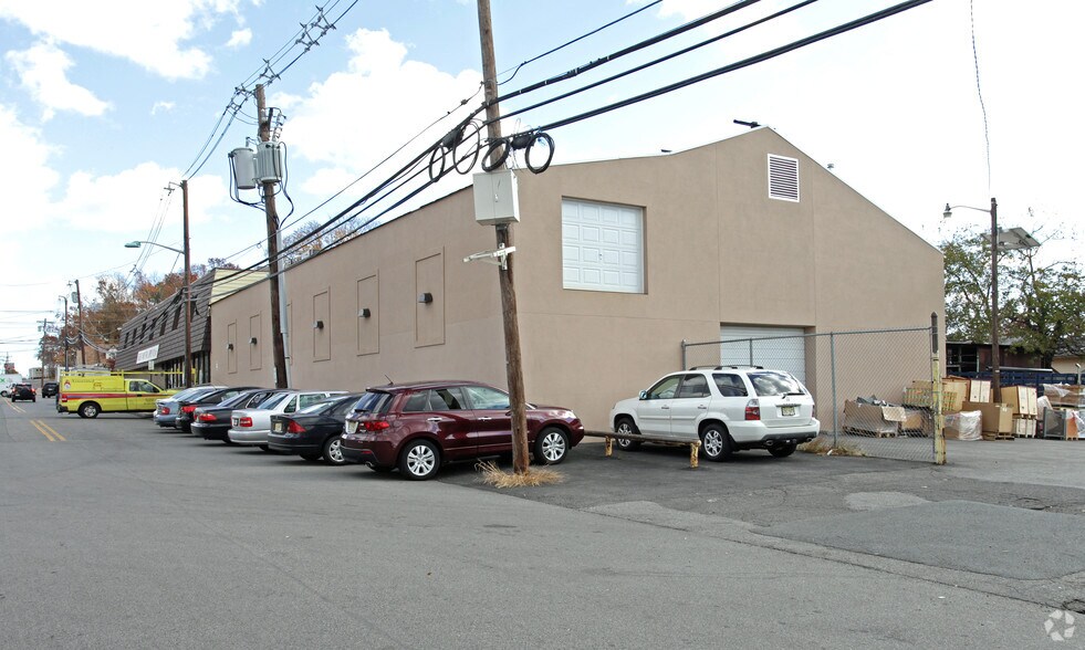 More Photos Of 30 Stefanic Ave, Elmwood Park Freestanding For Sale