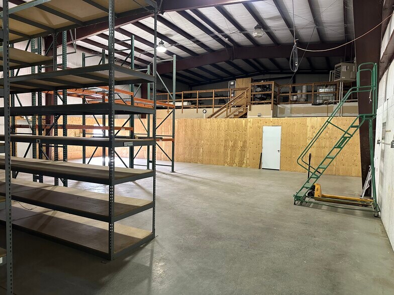 More Photos Of 30 Stone Rd, Cook Warehouse For Lease