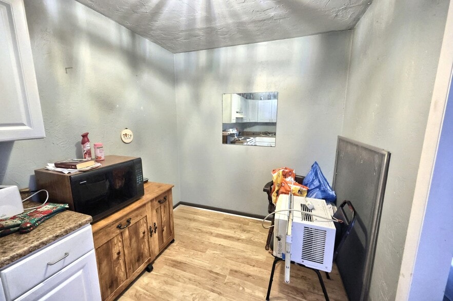 More Photos Of 1 Cherry St, Seven Valleys General Retail For Sale