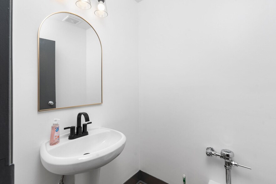 More Photos Of 1305 13th St, Waynesboro Medical For Sale