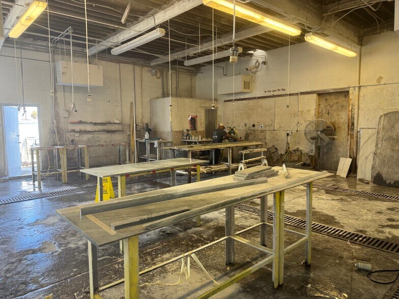 More Photos Of 909 E Arlee Pl, Anaheim Warehouse For Lease