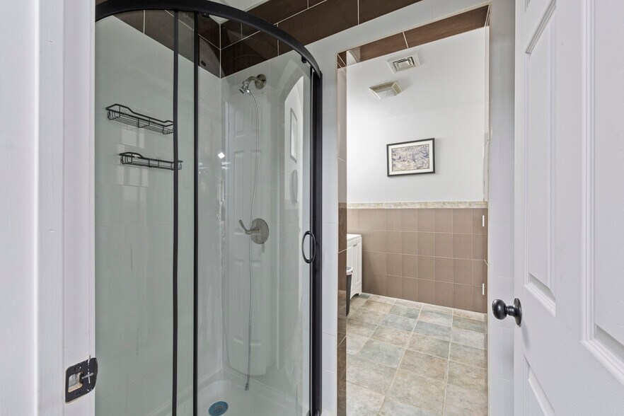 More Photos Of 14-07 113th St, College Point Flex For Sale