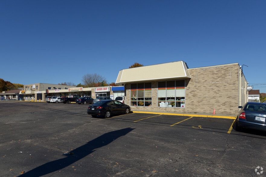 More Photos Of 1555-1569 Plainfield Pike, Johnston Storefront Retail Office For Lease