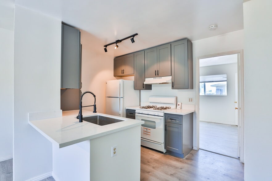 More Photos Of 4037 Winona Ave, San Diego Apartments For Sale