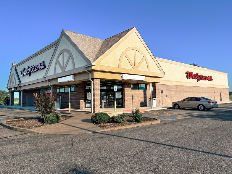 Primary Photo Of 1201 NW 12th St, Oklahoma City Drugstore For Lease