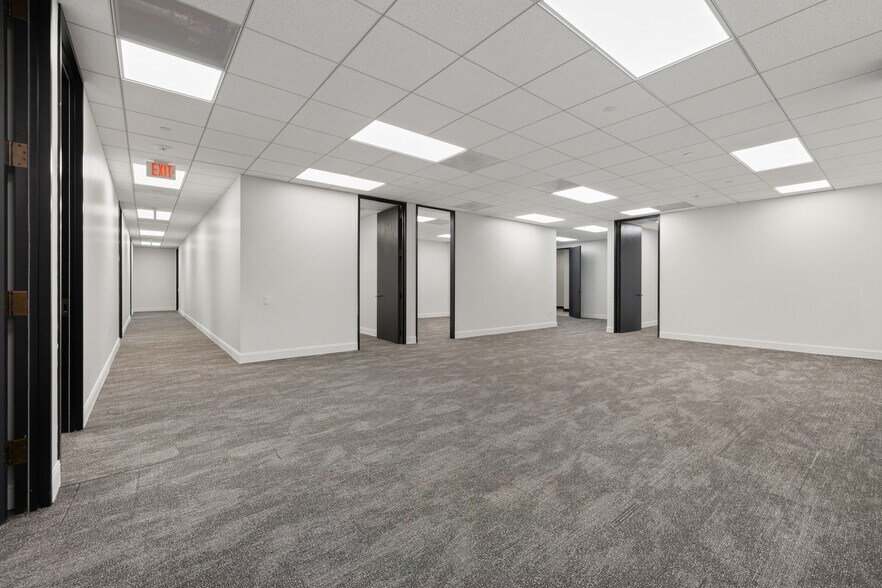 More Photos Of 17 S Briar Hollow Ln, Houston Office Residential For Lease