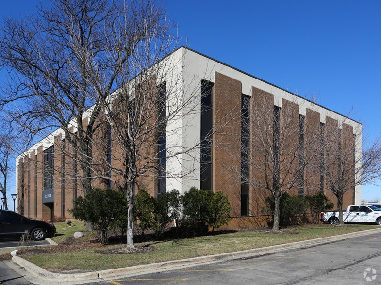 More Photos Of 10700 W Higgins Rd, Rosemont Office For Sale