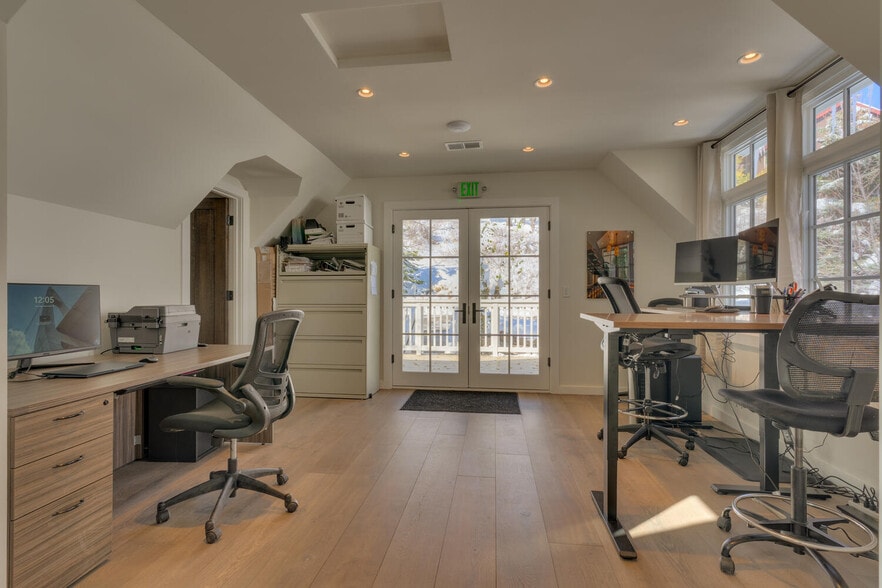 More Photos Of 10270 Donner Pass Rd, Truckee Office For Lease