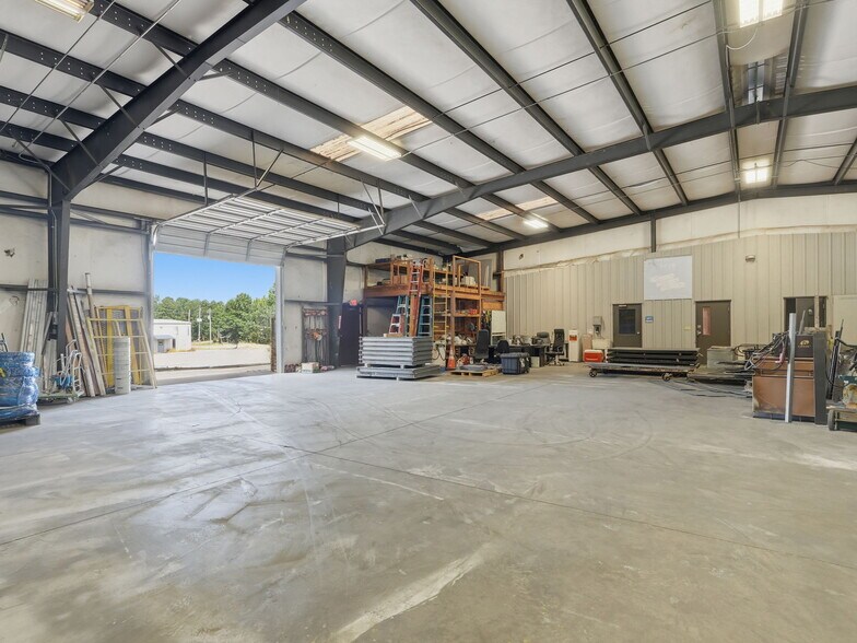 More Photos Of 112 Corporate Park East Dr, Lagrange Warehouse For Lease